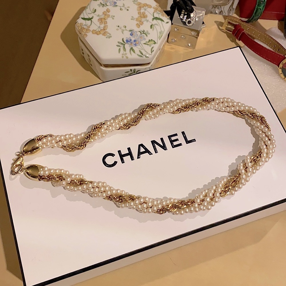 Pearl & gold necklace